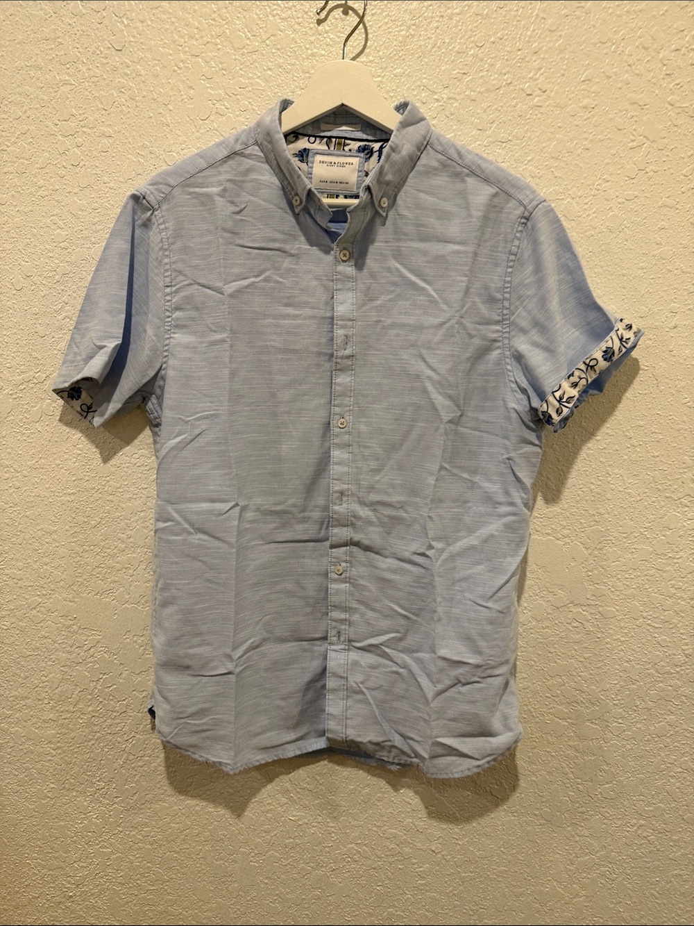 Denim & Flower Light Blue Short Sleeve Button-Down Shirt with Patterned Cuffs, M